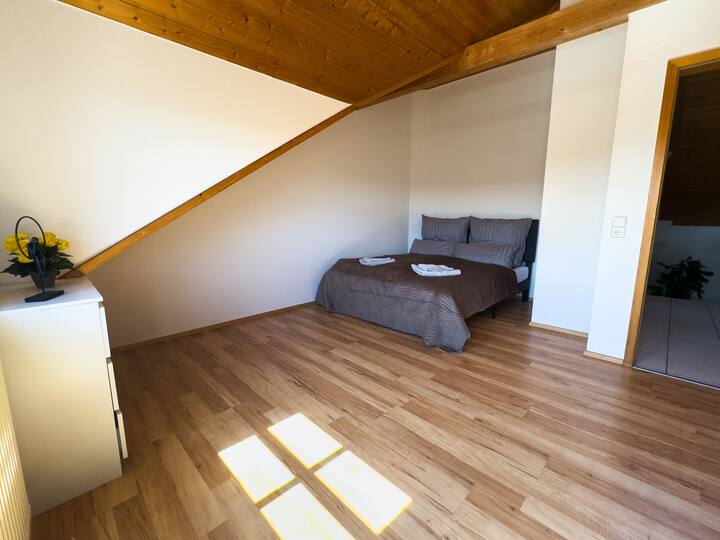 Брачен кревет (широк 150-179 см) со висококвалитетен кревет за добар сон