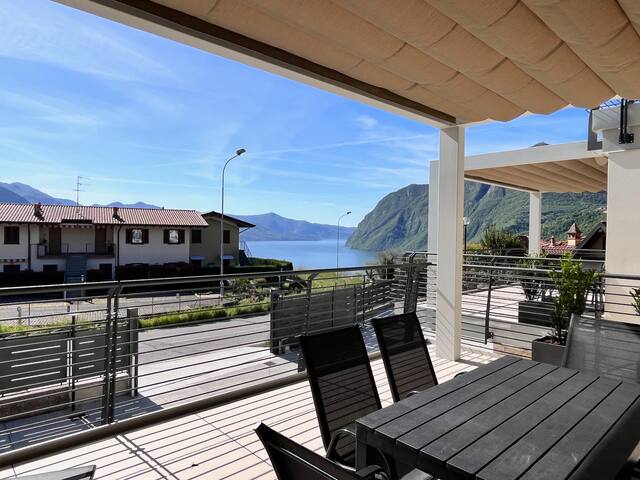 Costa Blu – terrazza vista lago & piscina