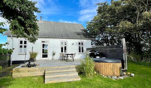 Cosy holiday home in the middle of nature