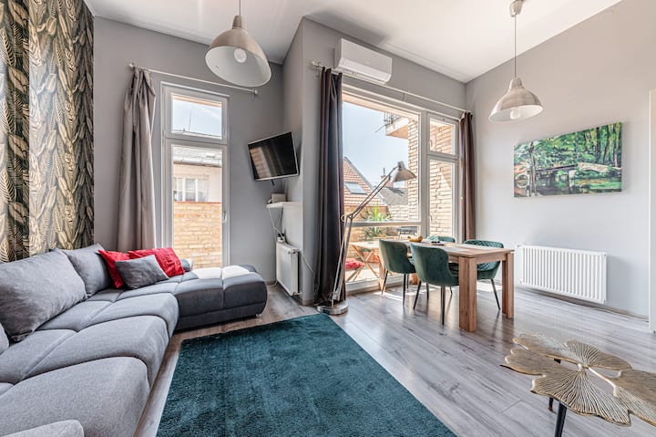 Gold Leaf Apartment In The City Center W. Balcony - Sziget Festival