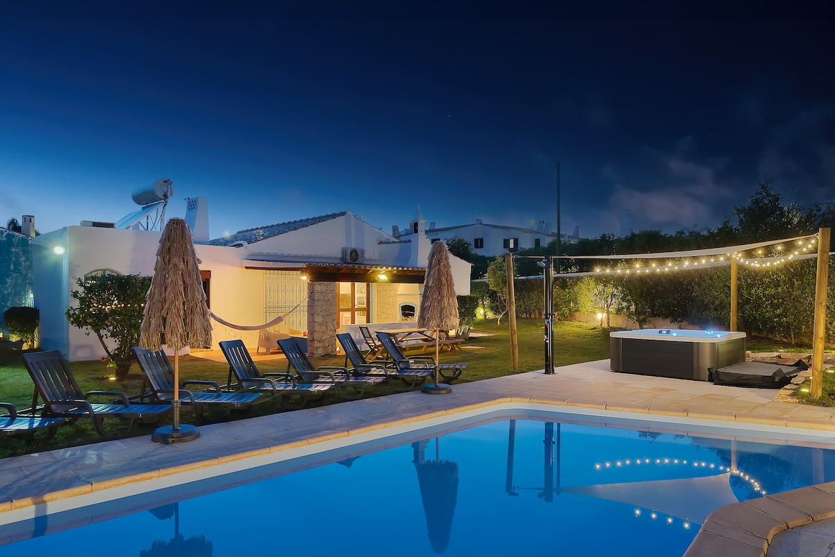 Top performing Airbnb: Oura Strip Nights?Pool-Jacuzi Ready to Roll 5'walk in Faro