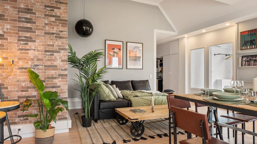 Urban Loft | 180° balcony | 4BR | center | 11 pers