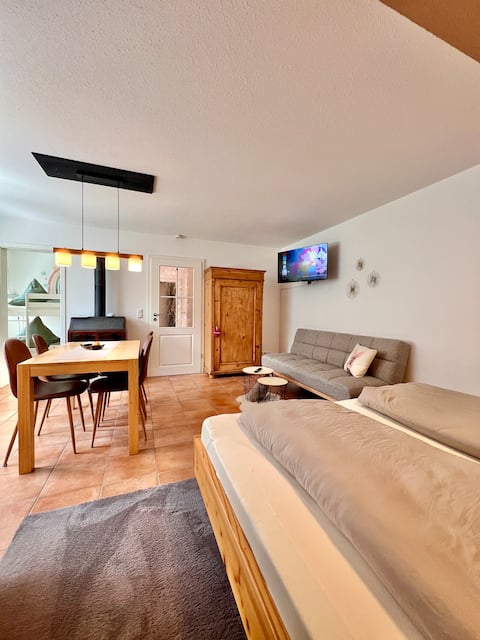 Successful Airbnb property: Hasenchalet Whg.2, 50m2, ChiemgauKarte, Badewanne in Ruhpolding