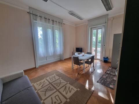 Top Airbnb: Marconi two-room apartment for 3 people with indoor parking spaces a Imola