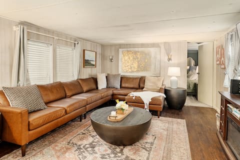 Lake Palestine Escape | Huge Porch, Relaxing Vibes