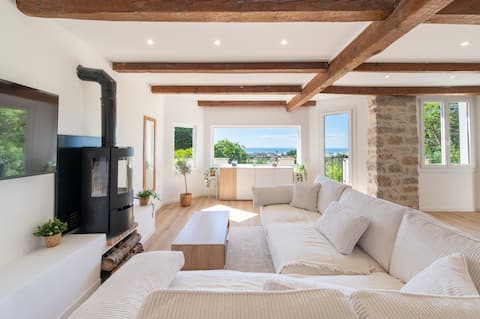 Popular Airbnb listing: Villa Alba - Sea View and Pool in Vallauris
