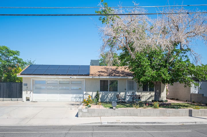 Cozy 2br Retreat  Backyard, Hammock & Bbq - Las Vegas, NV