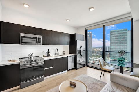 Top Airbnb: 46th Floor Studio City and Bay Views at the Miami in Mdcc
