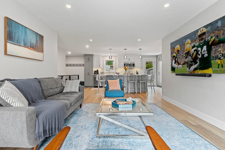 South Endzone Suite-5 Min Walk2lambeau, Pool Table - Wisconsin