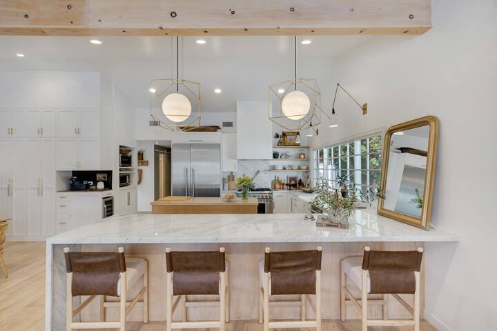 SoCal Designer Vibes Pool Home gallery image 3