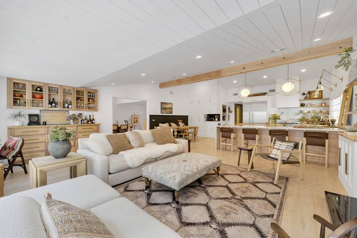 SoCal Designer Vibes Pool Home gallery image 4