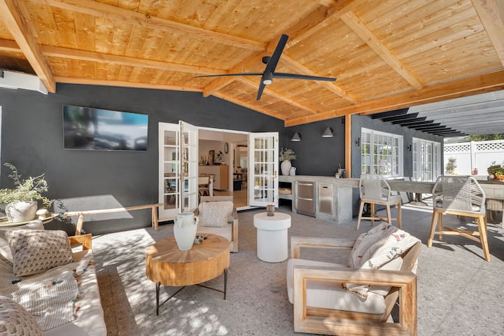 SoCal Designer Vibes Pool Home gallery image 2