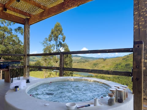 Hot Tub, Sauna and View of Mantiqueira | Ybityara