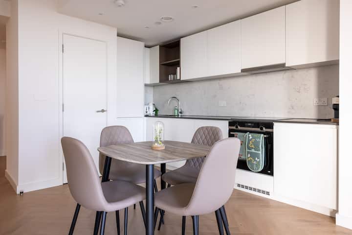 Modern 1-bedroom – Lovely Views Canary Wharf! - London