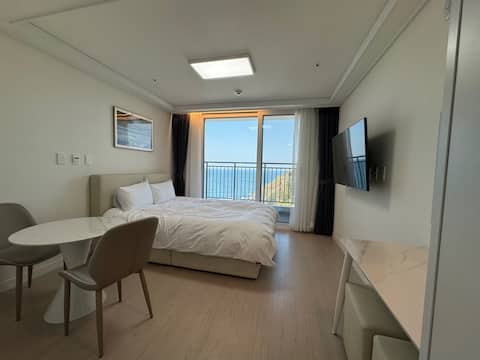 <Jukdo Beach The Ocean Hotel> Swell # 6 # Yangridan-gil Jukdo Beach # Ocean View # Kids Free Stay