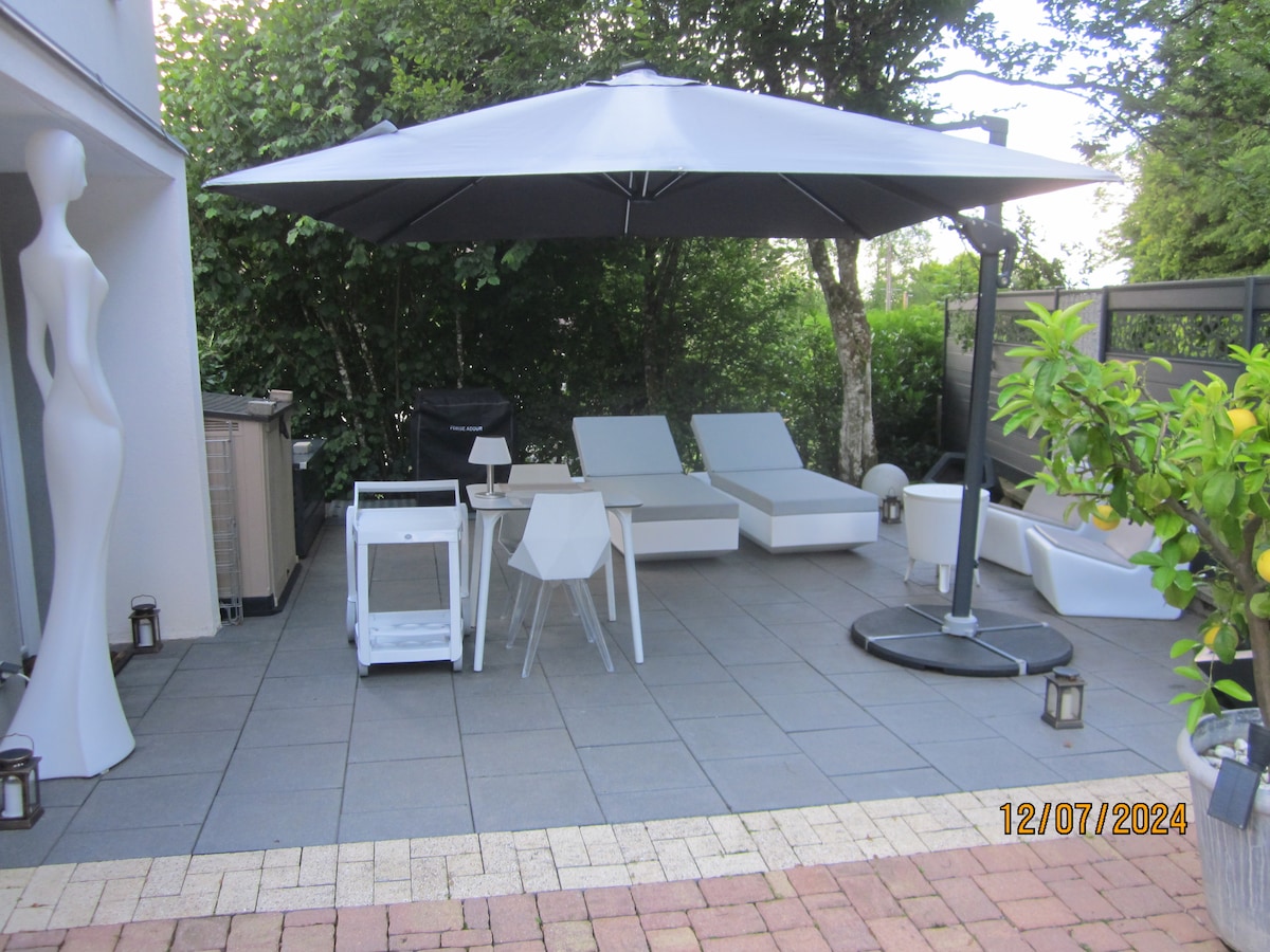 Annuncio Airbnb popolare: Independent studio, quiet, forest edge a Vittel