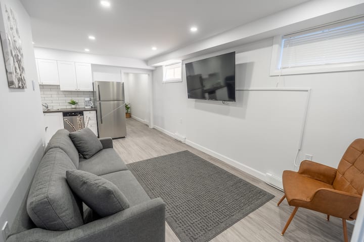 Modern 2br- Clean + Central Stay - Cornwall