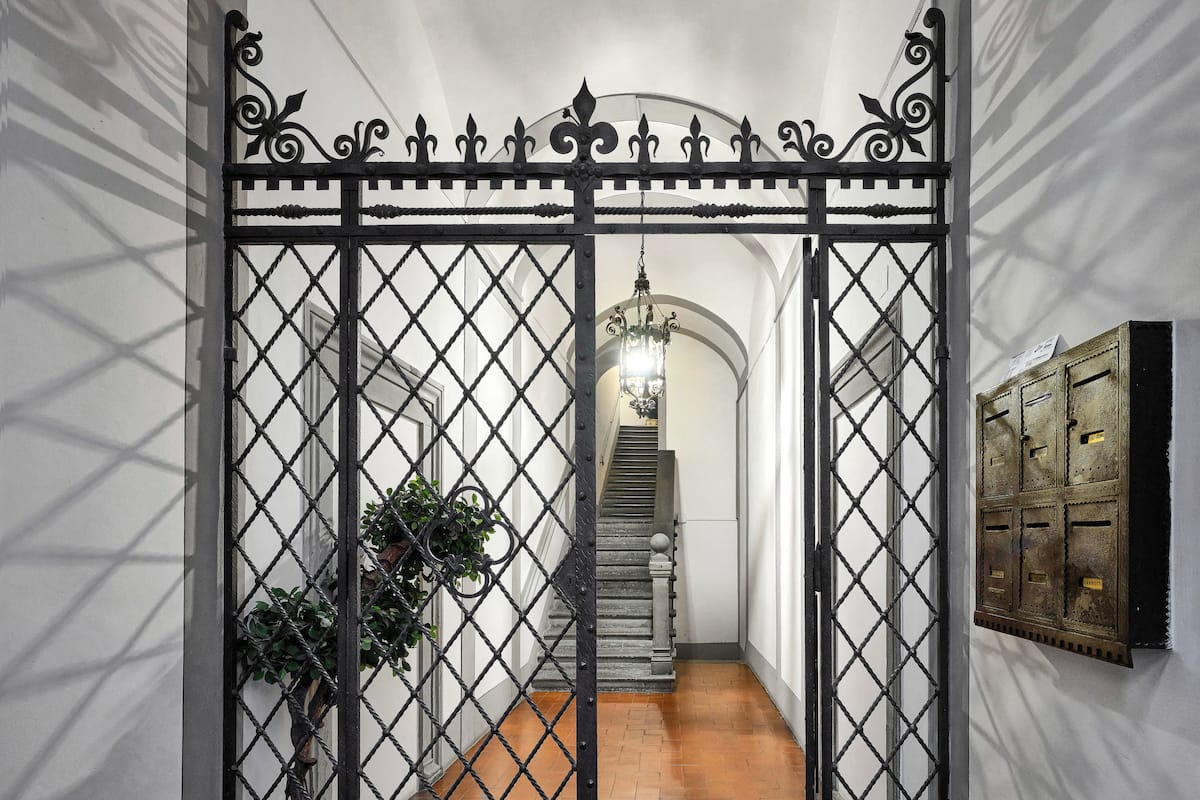 Oltrarno Elegance — 36