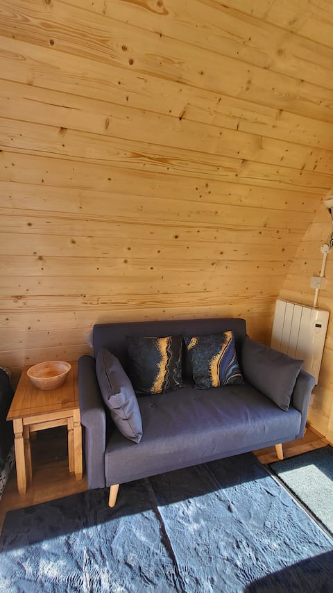Popular Airbnb listing: Duke End Retreat (with private hot tub) in North Warwickshire