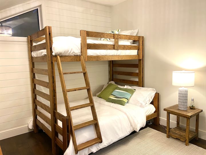 Bunk Room — Double + Single bunk bed
