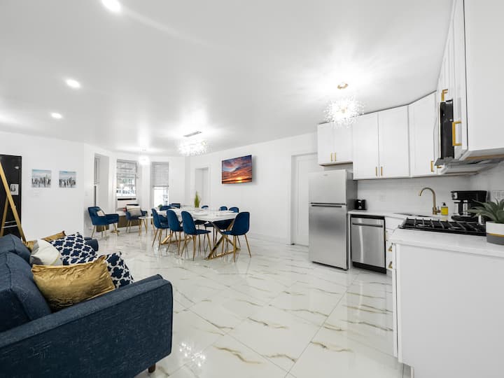 8 Bedroom 5 Baths, No Steps, Outdoors, By Train! - New York
