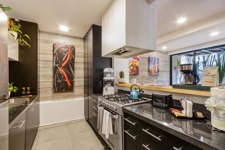 Condesa Cozy retreat 2 BR / Guests with AC gallery image 5