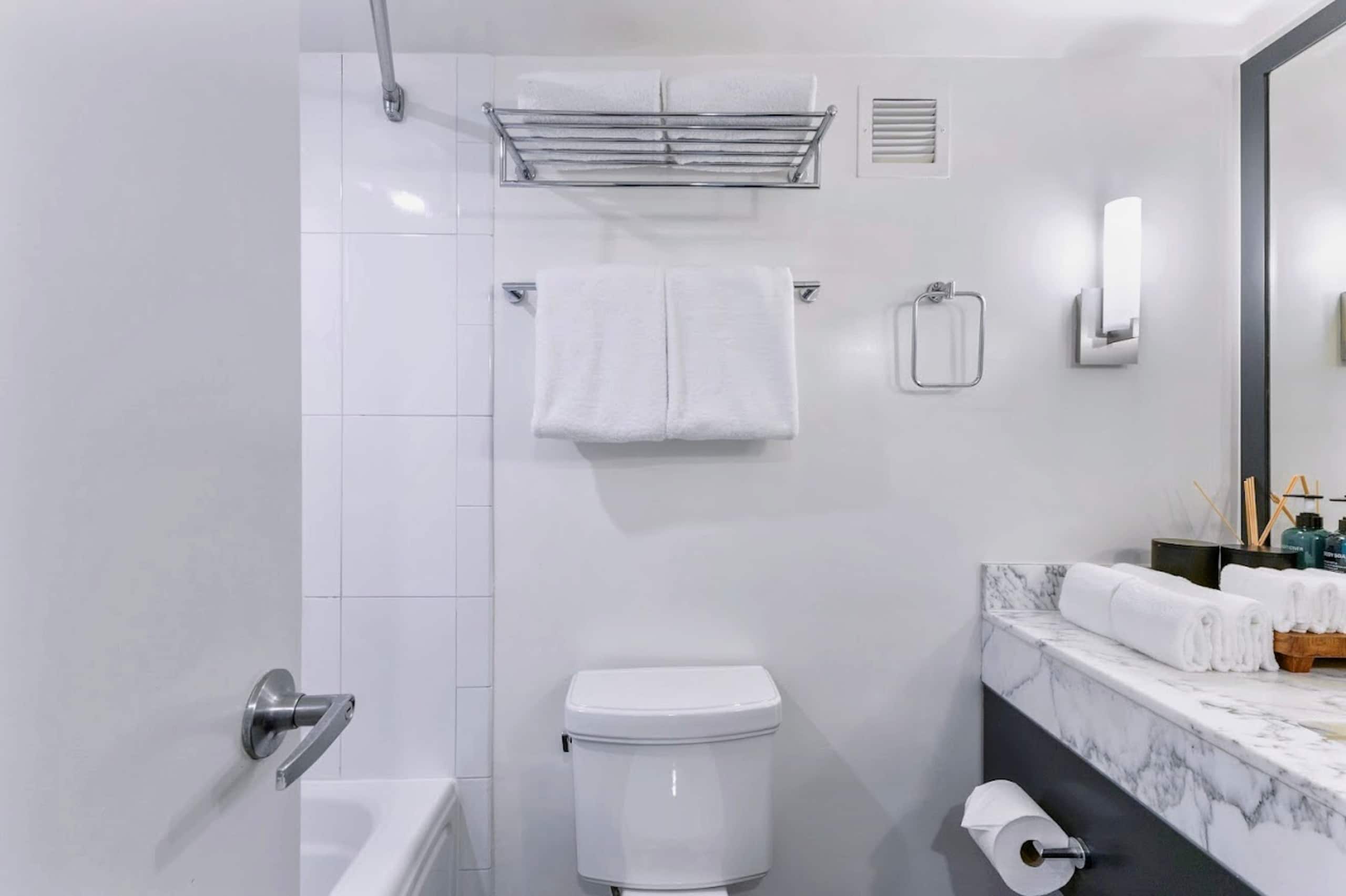 26FL-Ala Moana Premium Double w/City & Ocean Views - Image 17