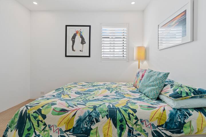 Chumba cha kulala cha malkia cha ghorofa ya chini