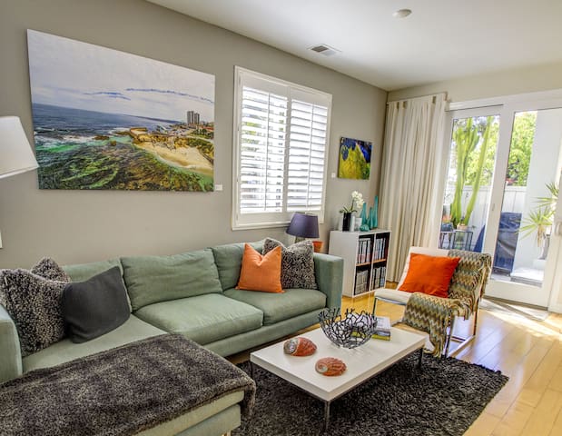 Spacious BEACH HOUSE Walk to ocean, restaurants