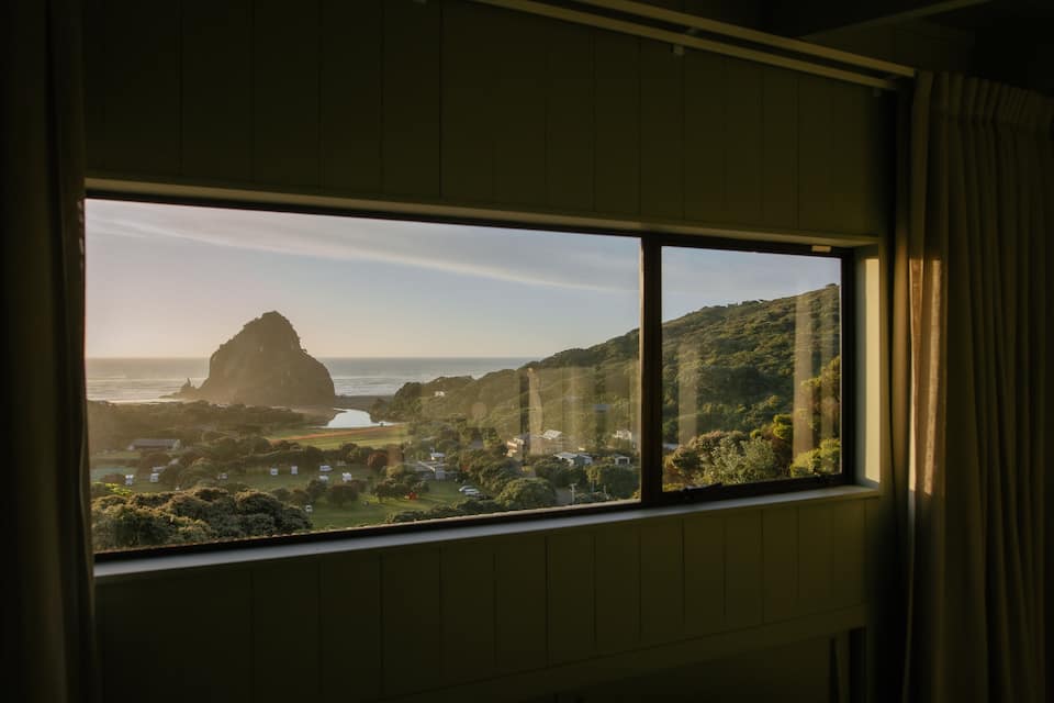 A romantic hideaway facing Lion Rock, Piha, Auckland, New Zealand, photo 1 of 10