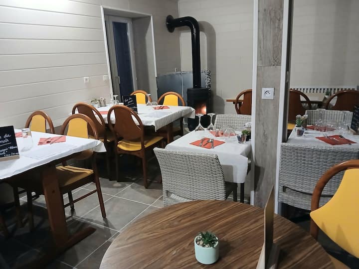 Chambre Lit Double - Petit Déjeuner Inclus - Saint-Nectaire