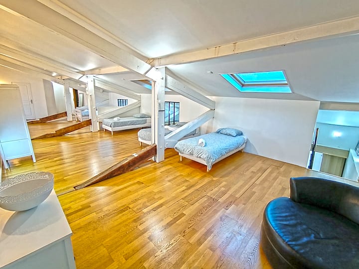 Bedroom with 5 single beds (90 x 200).