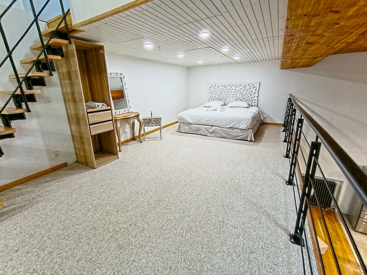 Mezzanine with double bed (180x200).