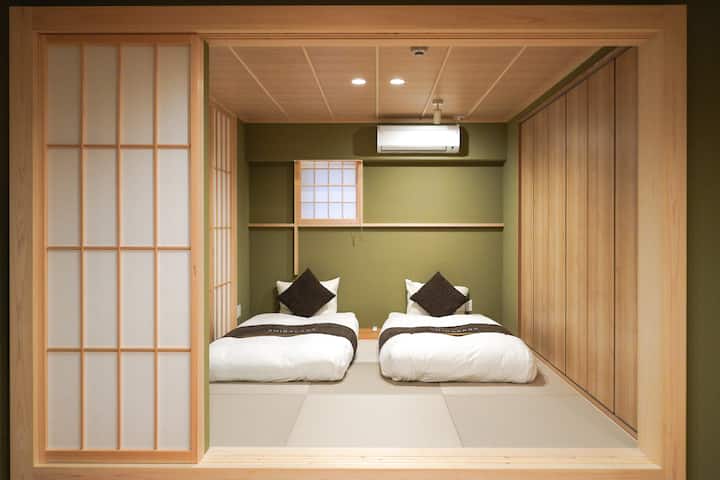 אנחנו נספק פוטונים לאורחים של 5 אנשים או יותר בחדר הזה.
(פוטון יחיד: 100 × 200)
