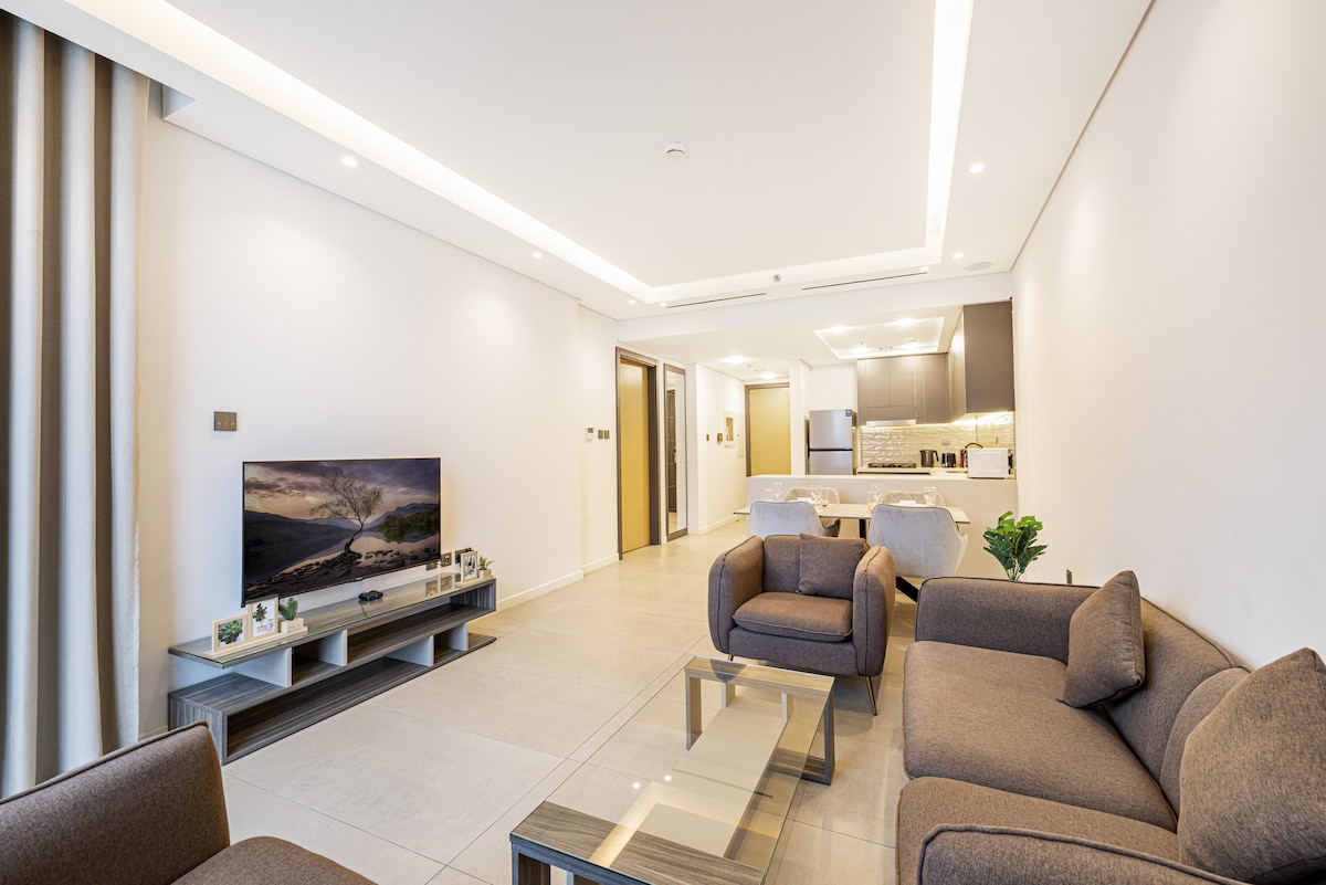 Popular Airbnb listing: Daniels 1 BR | Jumeirah Garden City | Stylish in Al Satwa