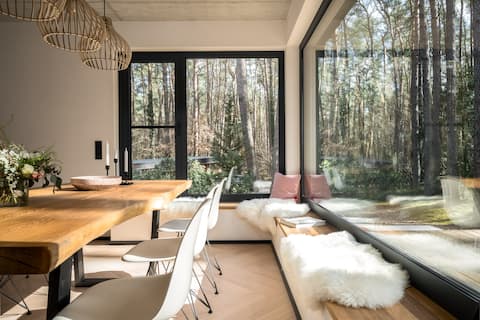 Forest villa vacation home with tiny house for 9 people