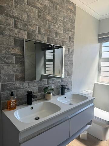 18 @ Big Bay Beach Club – Sea front apartment gallery image 2