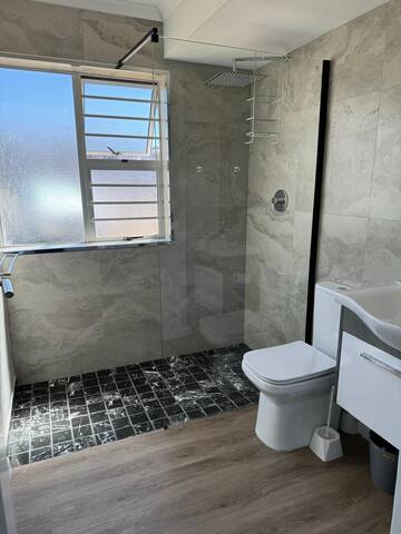 18 @ Big Bay Beach Club – Sea front apartment gallery image 5