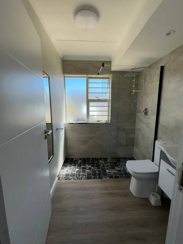 18 @ Big Bay Beach Club – Sea front apartment gallery image 4