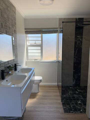 18 @ Big Bay Beach Club – Sea front apartment gallery image 3