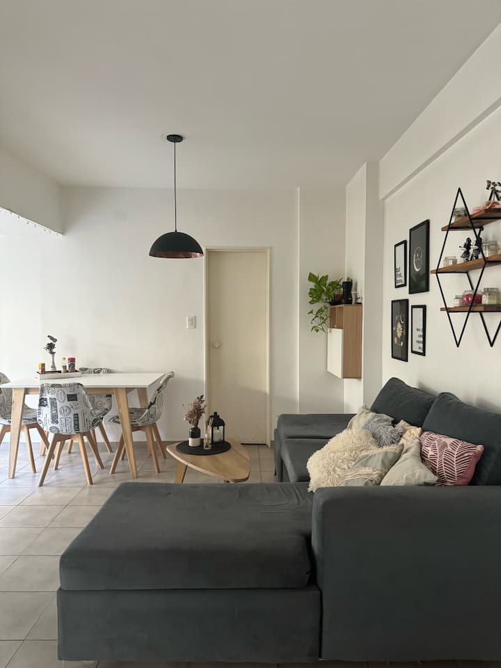 Departamento con terraza y cochera cubierta en San Nicolás