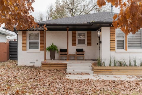 Luxe King Ste Gem in The Village