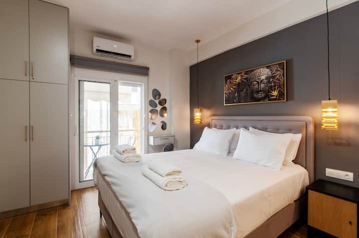  luxusný ortopedický matrac, navyše posteľná bielizeň je zo 100% bavlny a vankúše sú mäkké a vyrobené z jemného husacieho peria, čo znamená, že ide o dokonalý zážitok na spanie.