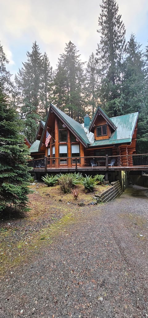 Baker Bliss Chalet-Game Room, Hot Tub, EV Charger