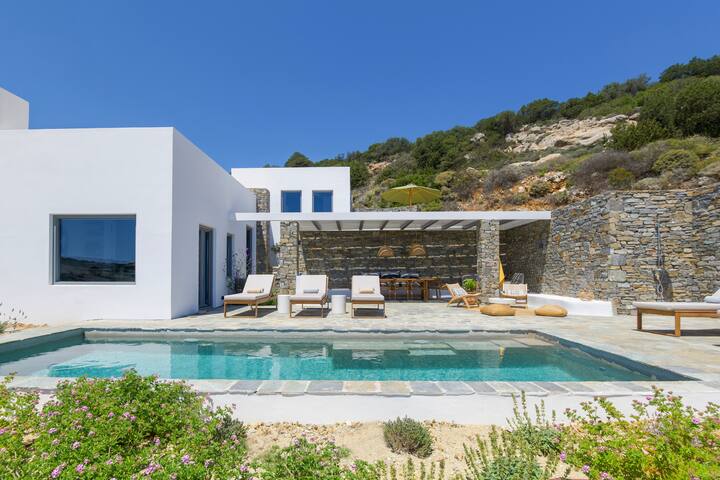 Villa Lefkos Lofos in Paros gallery image 3