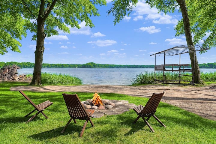 Luxury Lakefront Home – 5 Beds – Gourmet Kitchen gallery image 4