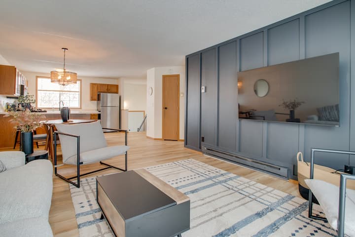 Stylish Fargo Stay L Garage + Easy Access - Fargo, ND