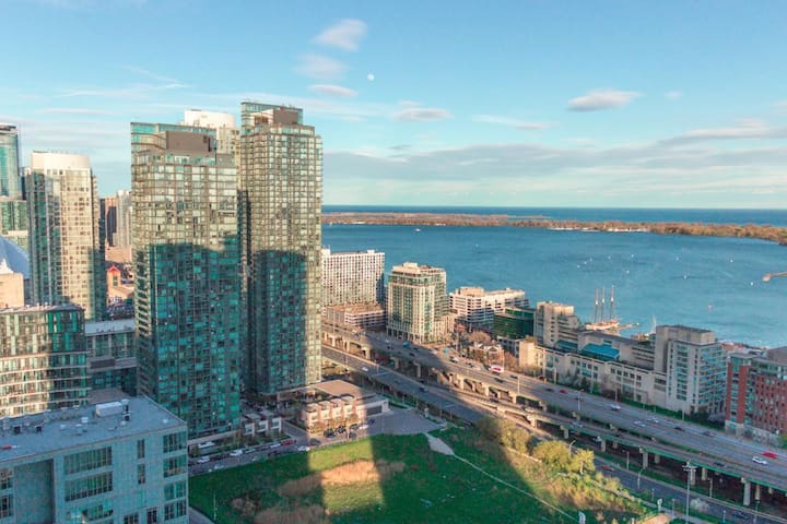 Family Style Home- 4 BigBed- Lakeview South Facing