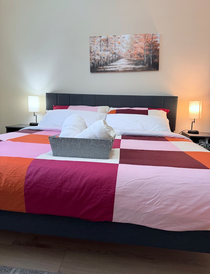 豪華なキングサイズベッド 