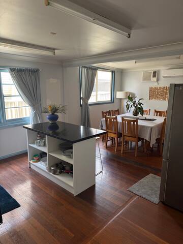 30 Elizabeth – Sleeps 10! gallery image 2